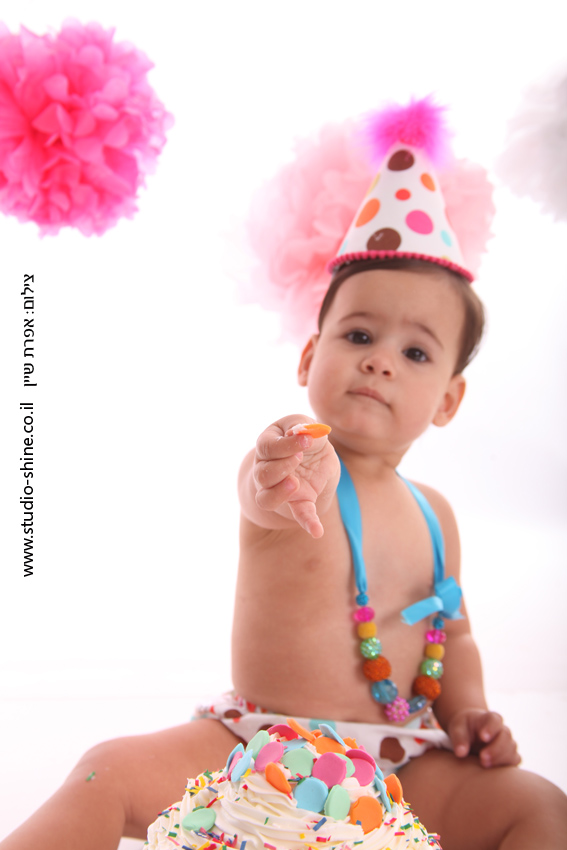 צילום קייקסמאש בסטודיו של אפרת שיין www.studio-shine.co.il/cake_smash.html