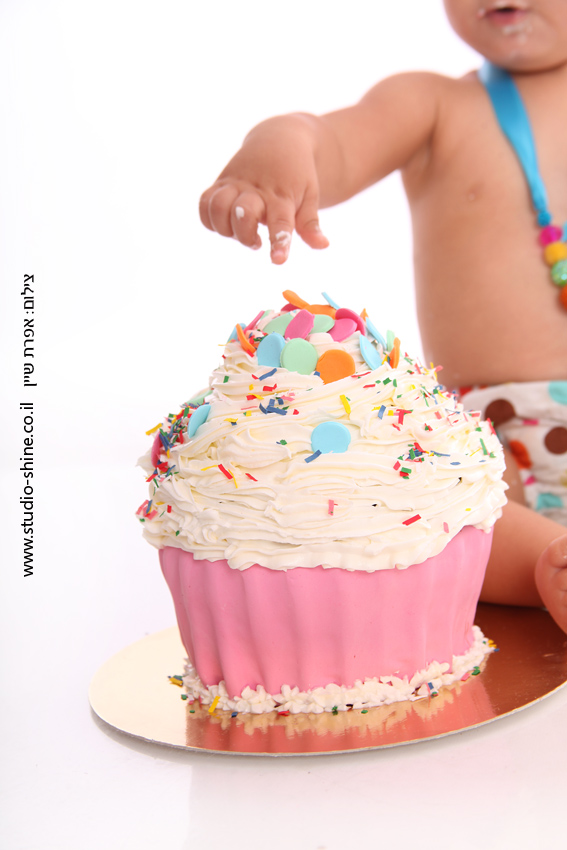 צילום קייקסמאש בסטודיו של אפרת שיין www.studio-shine.co.il/cake_smash.html