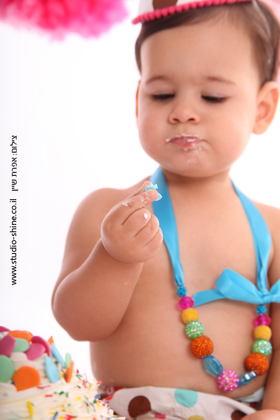 צילום קייקסמאש בסטודיו של אפרת שיין www.studio-shine.co.il/cake_smash.html