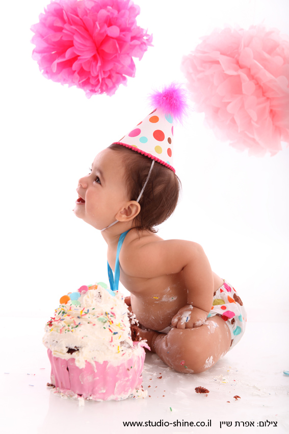 צילום קייקסמאש בסטודיו של אפרת שיין www.studio-shine.co.il/cake_smash.html